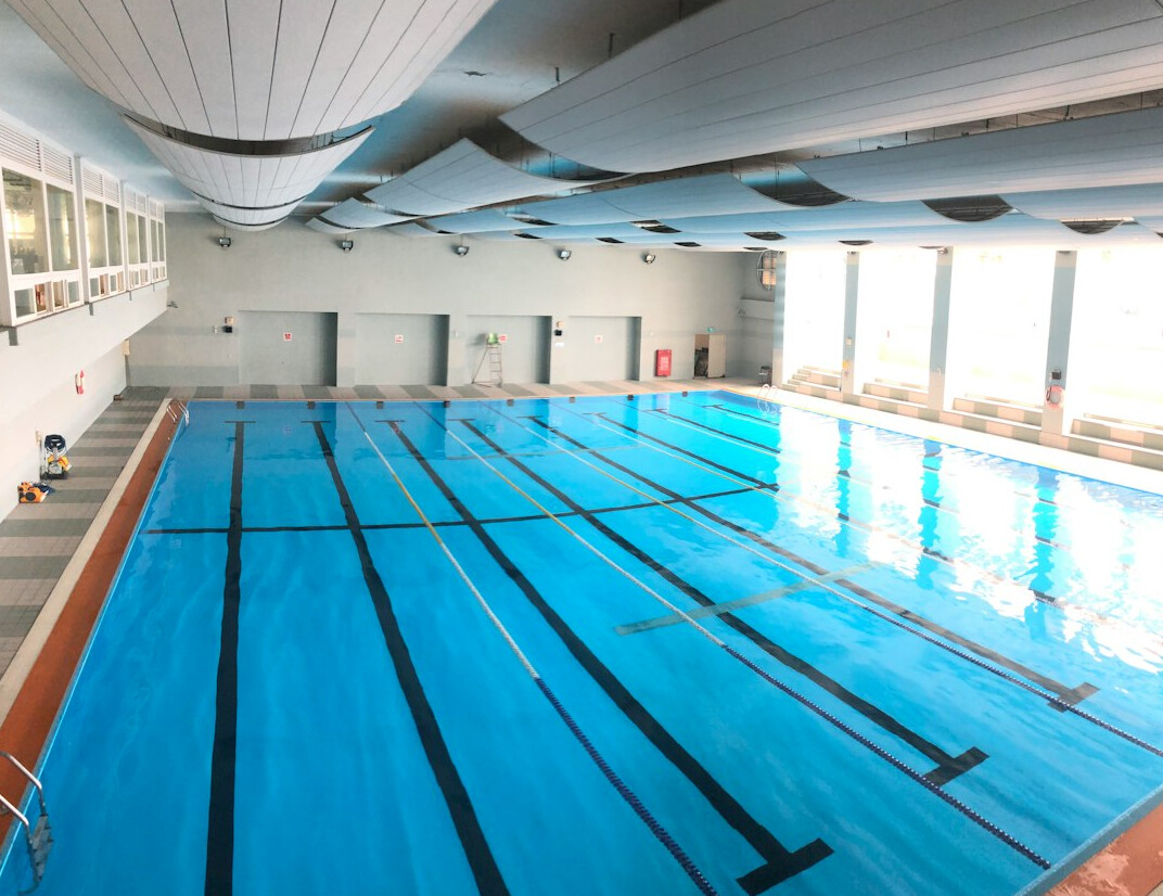 Empty indoor swimming pool with clean lanes